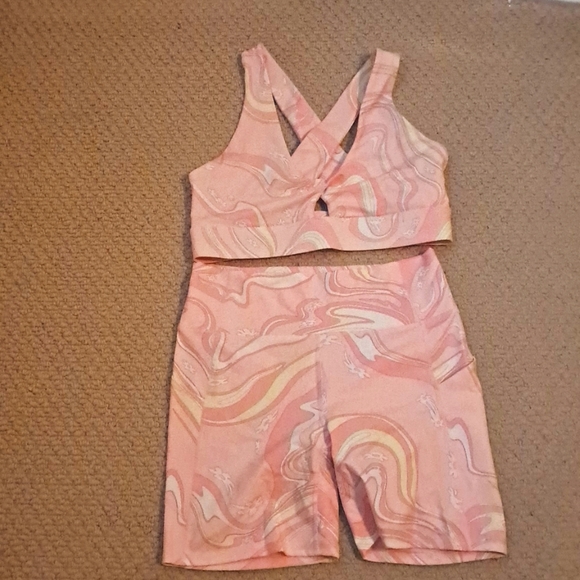 Fabletics; Oasis twist sports bra and pureluxe high waisted 6" shorts. Size L - Picture 1 of 8